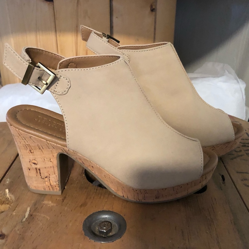 Kenneth Cole 4” block heel size 7.5. 1” platform